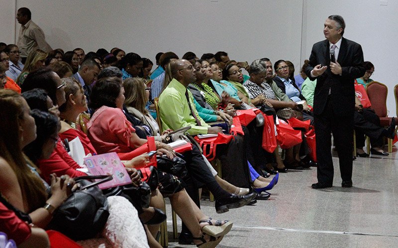 Conferencia de Aprende Virtual para docentes latinoamericanos